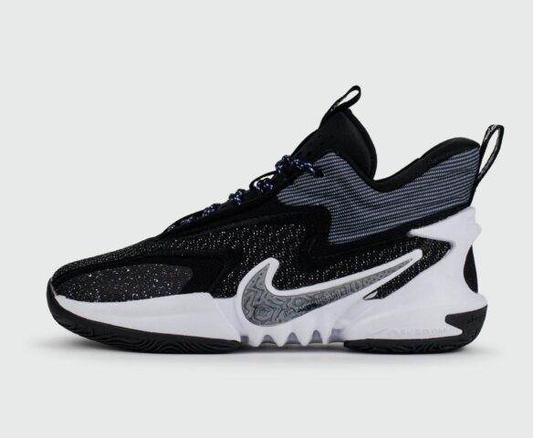 Nike Cosmic Unity 2 Black / White